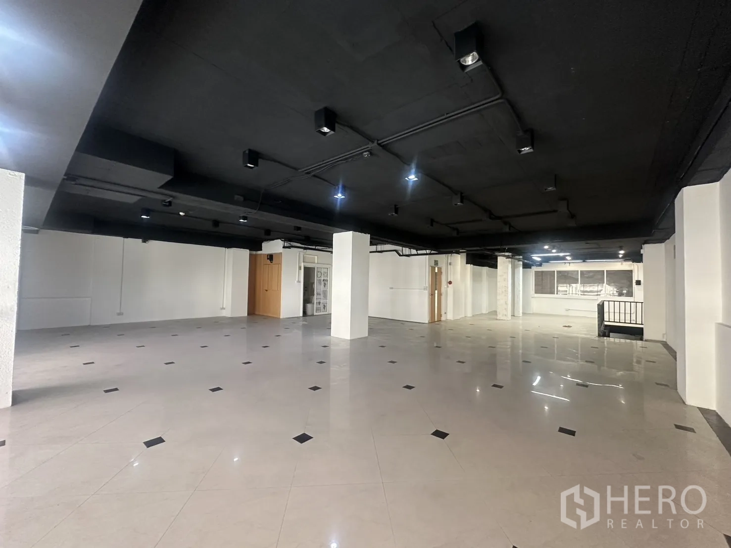 Retail Space for rent in Pathum Wan, Bangkok - Expansive upper floor with polished tiles and access to facilities.