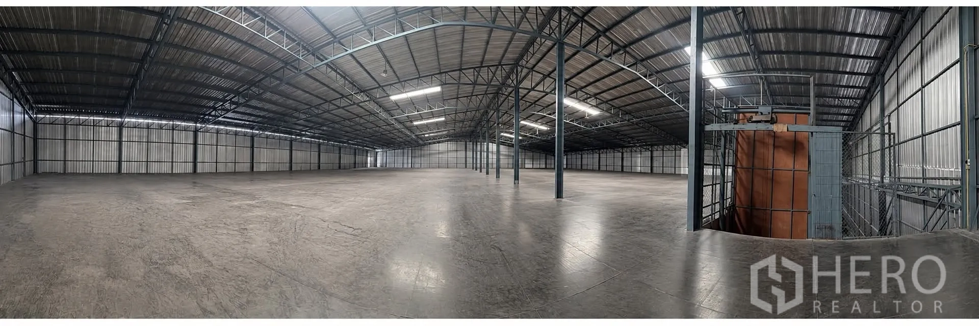 โกดัง for rent in Bang Khun Thian, Bangkok - พื้นที่ภายในโกดังโล่ง โครงหลังคาเหล็ก พื้นคอนกรีตเรียบ