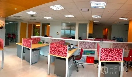 Office Space for rent in Bang Na, Bangkok - Open-plan workspace with partitioned cubicles, drop ceiling lights and light wood finishes.