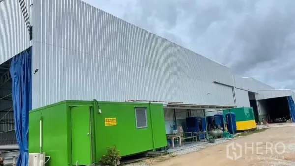โรงงาน ขายในNikhom Phatthana, Rayong - อาคารโรงงานผนังเมทัลชีทพร้อมตู้ยูทิลิตีและพื้นที่บริการในระยอง