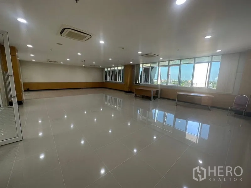 Office Space for rent in Suan Luang, Bangkok - Large multipurpose room with glossy tile floors and long windows.