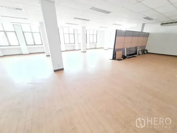 Office Space for rent in Bang Na, Bangkok - Large office area with wood floors, window walls and movable partition panels.
