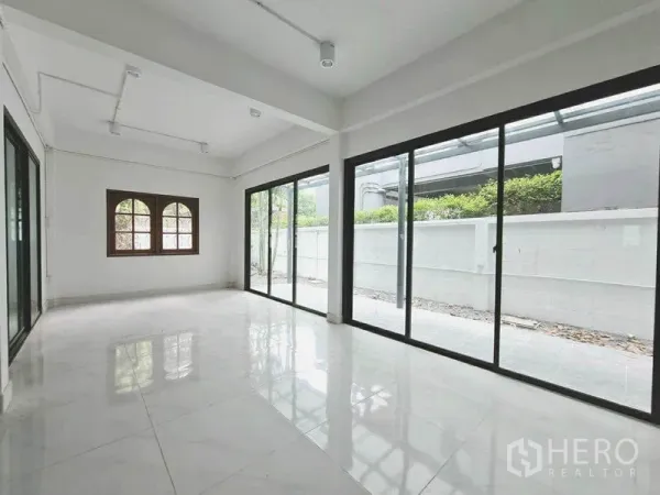 Home Office for rent in Lat Phrao, Bangkok - Bright ground-floor workspace with floor-to-ceiling sliding glass doors opening to the patio.