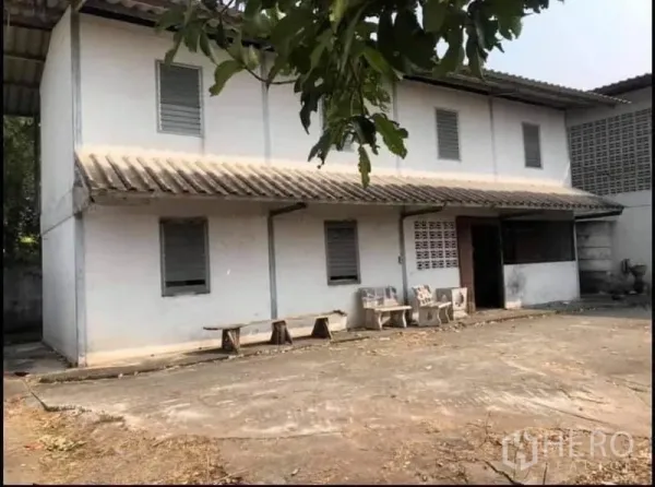โรงงาน ขายในNong Chok, Bangkok - อาคารสำนักงาน/ที่พักพนักงาน 2 ชั้น อยู่ติดกับตัวโรงงานภายในรั้วรอบขอบชิด