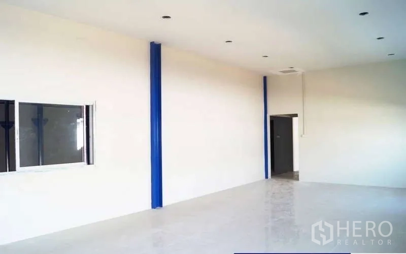 Warehouse for rent in Krathum Baen, Samut Sakhon - Bright office room with window and ceiling downlights, ready for meeting or admin use.
