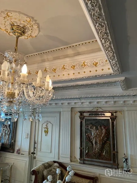 Condominium for sale in Khlong Toei, Bangkok - Close-up of decorative plaster cornices and a sparkling crystal chandelier in a classic Bangkok condo.