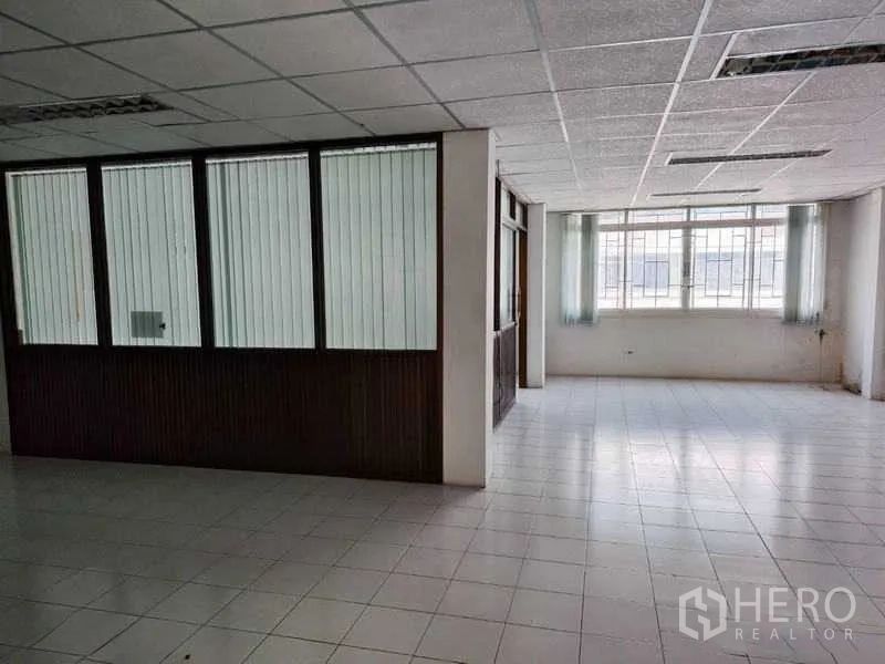 Shophouse for sale in Pathum Thani - Large office floor with glass partitions and wide windows.
