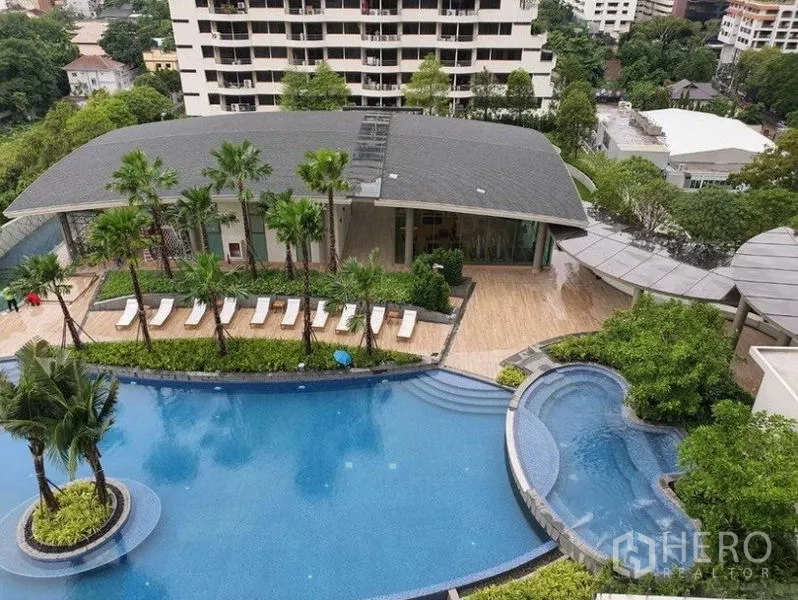 คอนโด ให้เช่าในWatthana, Bangkok - สิ่งอำนวยความสะดวกคอนโดสไตล์รีสอร์ต สระว่ายน้ำฟรีฟอร์มพร้อมเตียงอาบแดดและสวนสวย