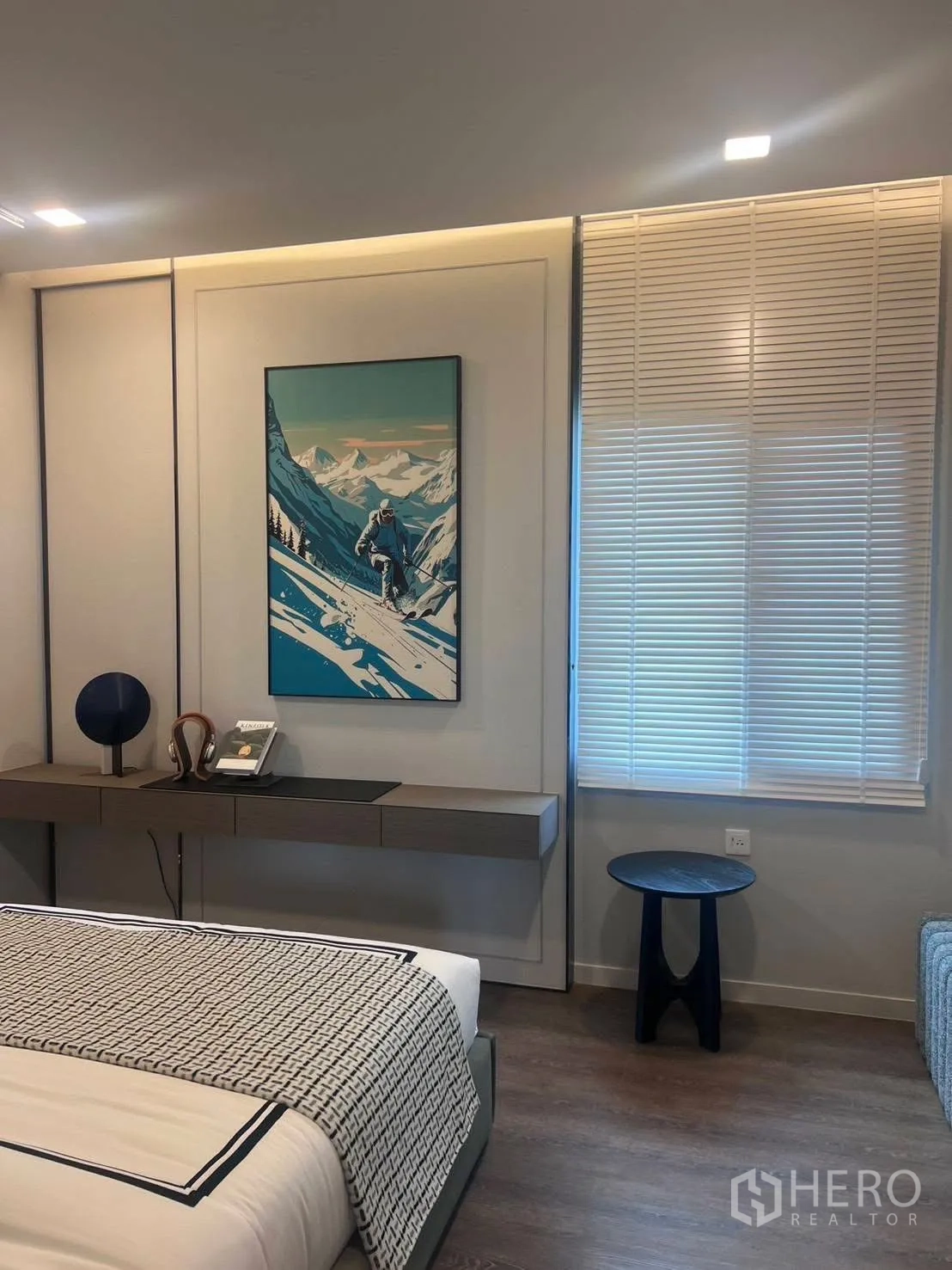 Detached House for rent or sale in Bang Phli, Samut Prakan - Guest bedroom angle with artwork, floating console, and window blinds.