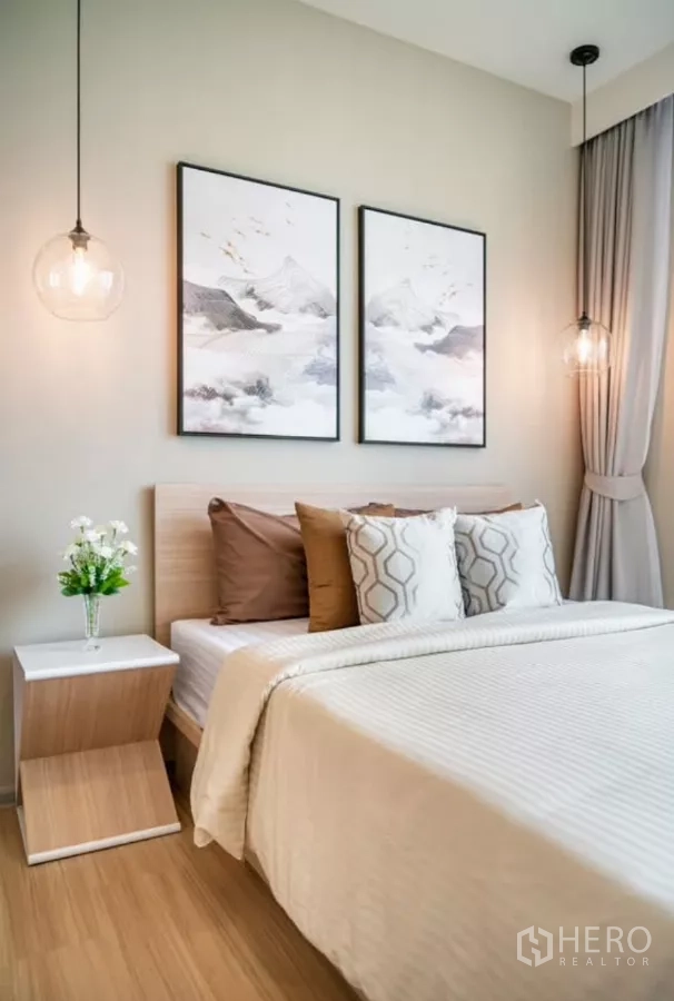 Condominium for rent in Chatuchak, Bangkok - Close-up of master bed with neutral bedding, bedside table and hanging glass lamps.