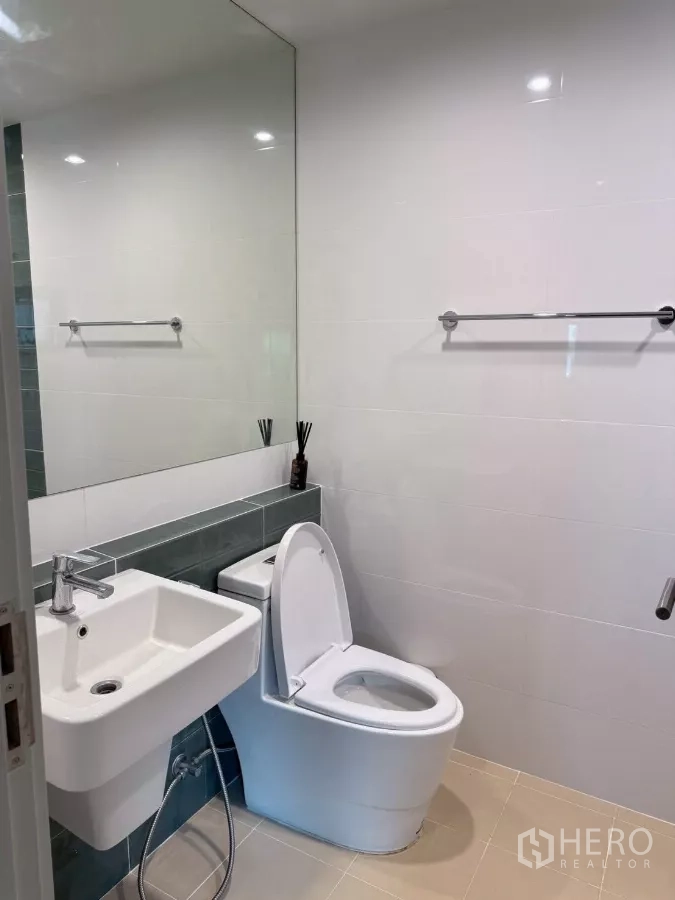 Detached House for rent in Lat Krabang, Bangkok - Second bathroom with large mirror, white tiles and modern fixtures.