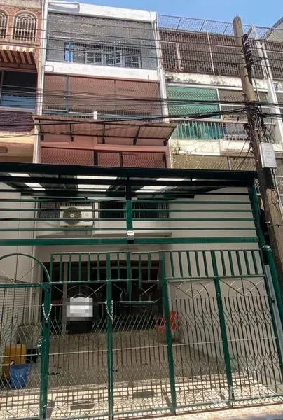 Home Office for rent in Khlong Toei, Bangkok - Multi-storey shophouse-style home office exterior with green metal gate, covered entrance canopy, and street-front facade.