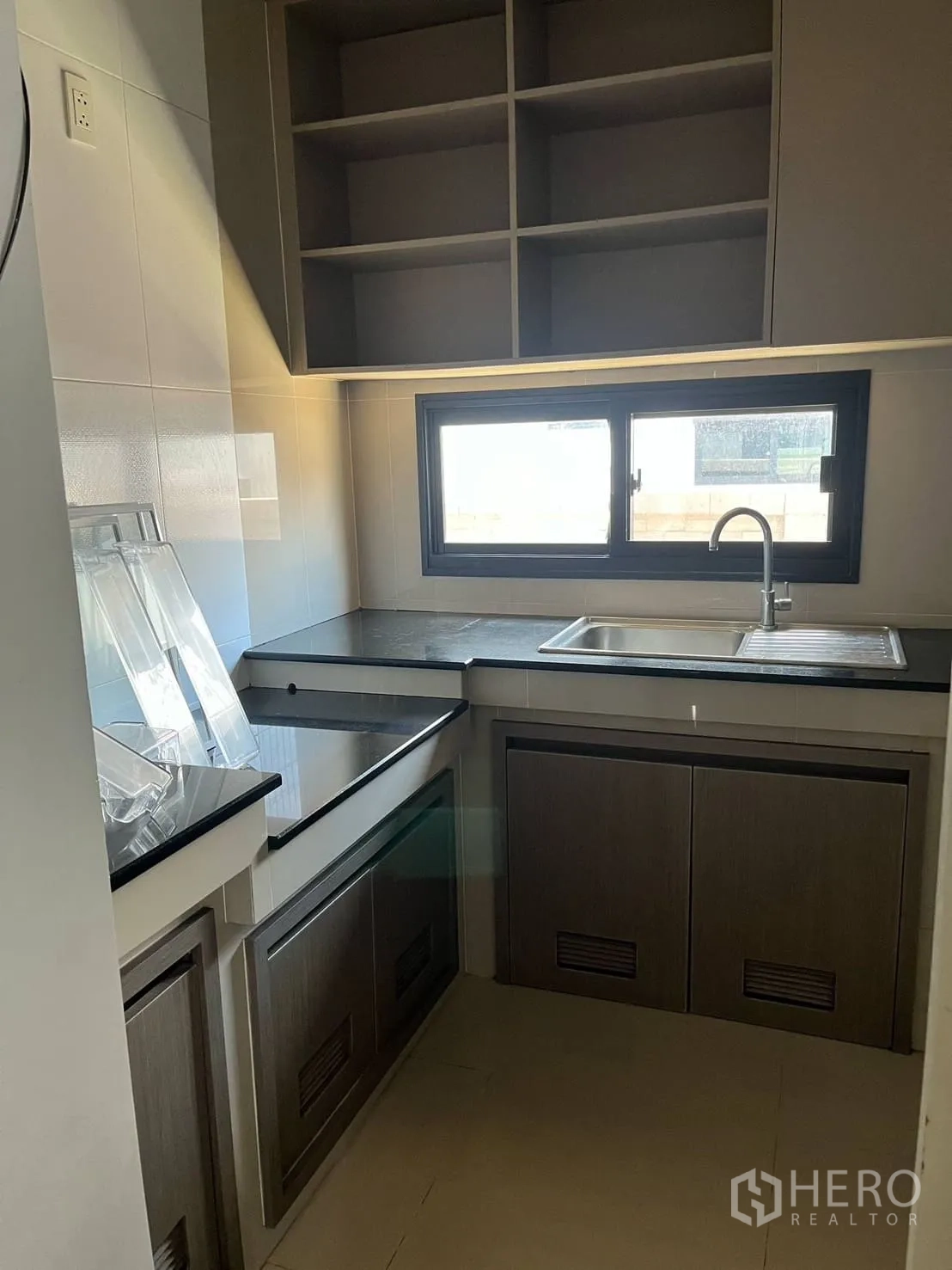 Detached House for rent or sale in Lam Luk Ka, Pathum Thani - Fitted kitchen with upper cabinets, window and stainless sink.