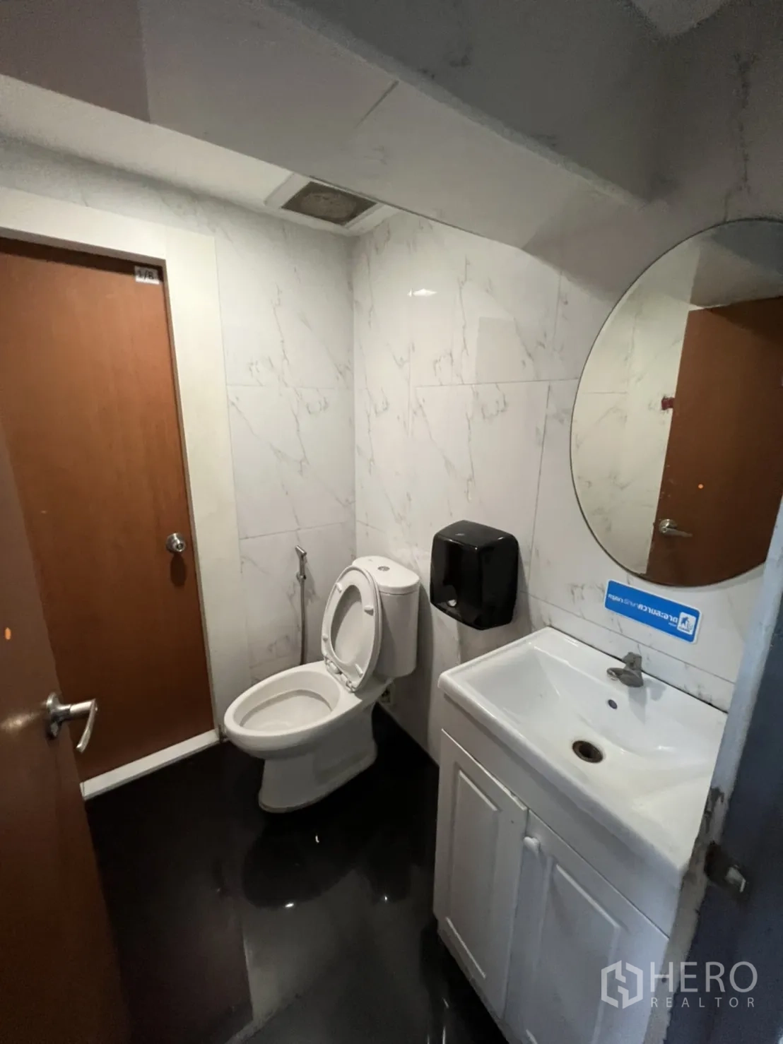 Retail Space for rent in Sathon, Bangkok - Private toilet with vanity sink, mirror and marble-style wall tiles.