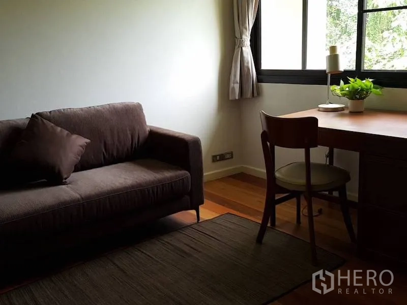 Detached House for rent in Chatuchak, Bangkok - Guest bedroom or study with sofa, work desk, and window light.
