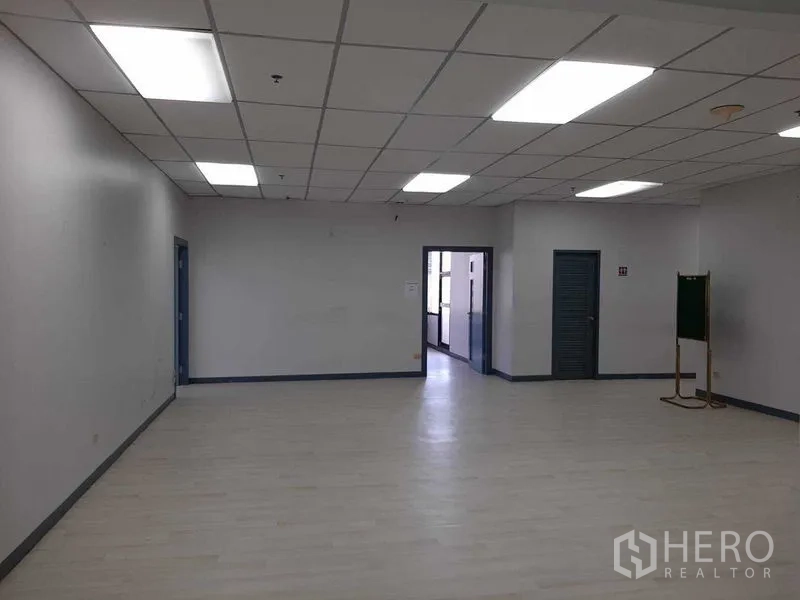 Office Space for rent in Khlong Toei, Bangkok - Expansive multipurpose office floor with tiled ceiling and LED panels.