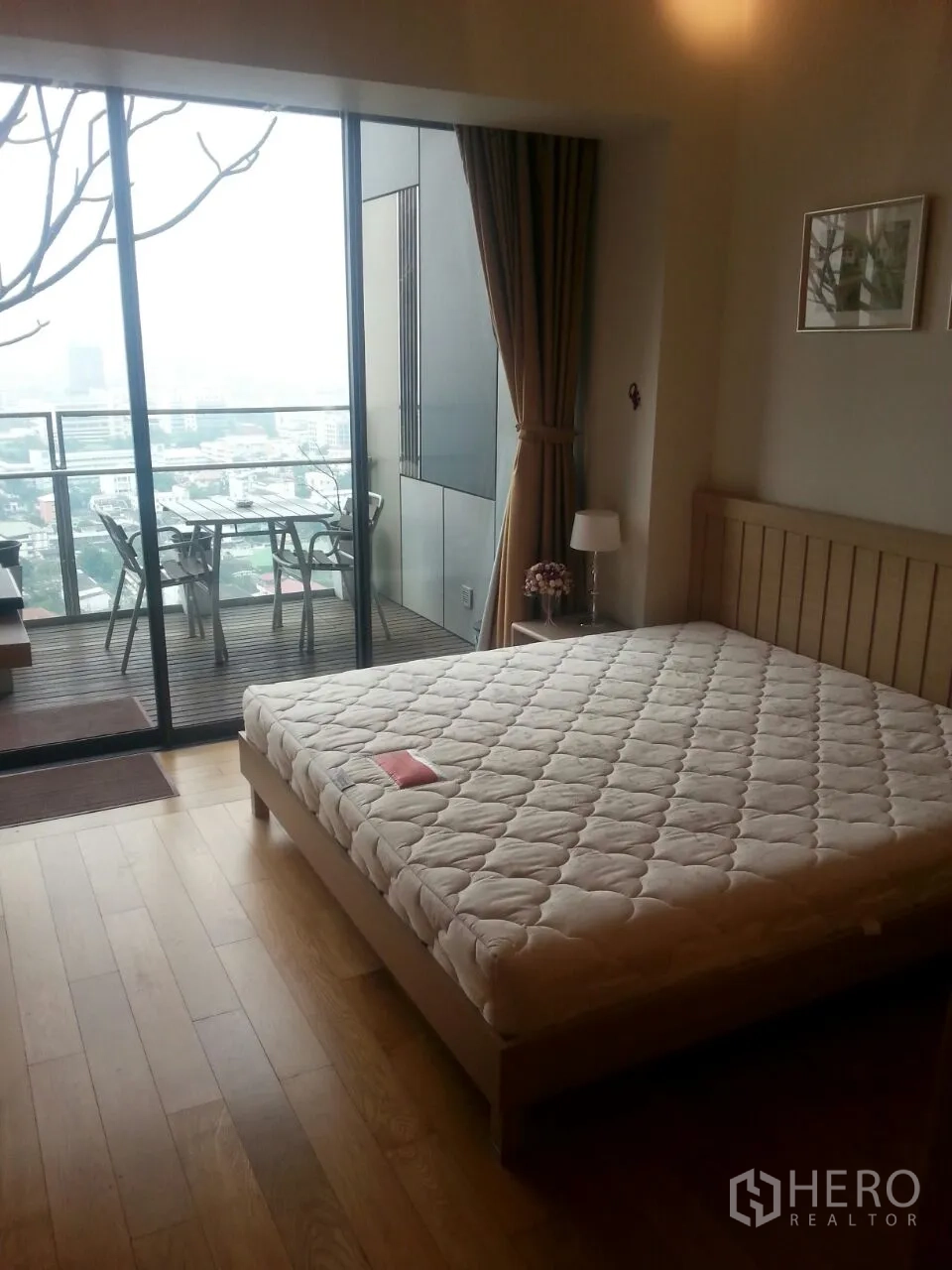 Condominium for rent or sale in Sathon, Bangkok - Bedroom with floor‑to‑ceiling sliding doors opening to the balcony and city views.