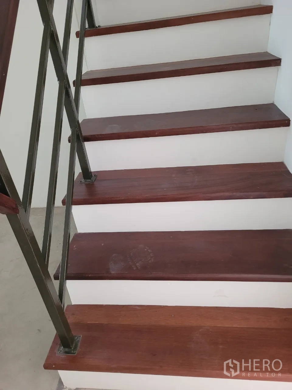 Shophouse for rent in Khlong Toei, Bangkok - Detail view of hardwood stair treads with sturdy metal railing.