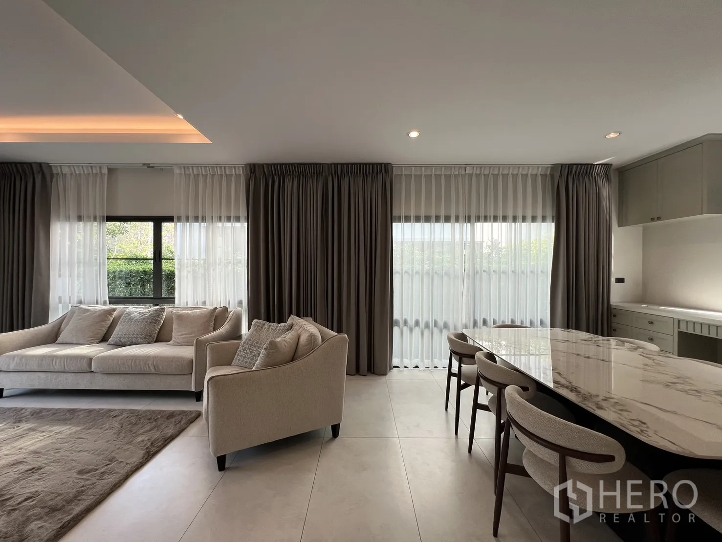 Detached House for rent in Bang Phli, Samut Prakan - Open-plan living and dining area with marble dining table and sofas.