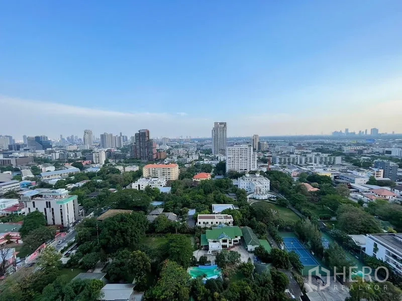 Condominium for sale in Khlong Toei, Bangkok - High-floor balcony view across Bangkok’s skyline and leafy neighborhood.
