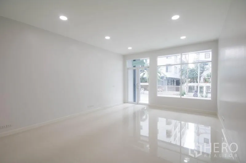 Home Office for sale in Huai Khwang, Bangkok - Ground-floor open workspace with large front windows and a glass entry door facing the street.