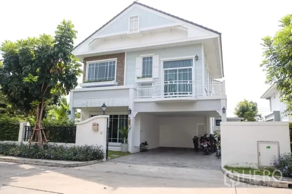บ้าน ขายในMin Buri, Bangkok - บ้านเดี่ยวสไตล์ยุโรป 2 ชั้น มีระเบียงและที่จอดรถในร่มภายในโครงการรักษาความปลอดภัย