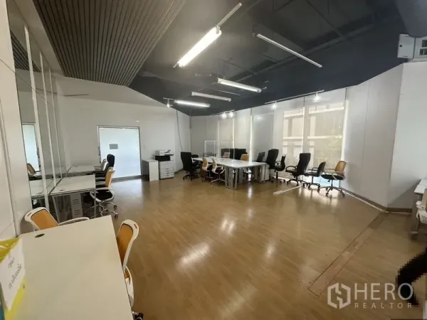 Office Space for rent in Pathum Wan, Bangkok - Workstations lined along wide windows in a bright open-plan office with exposed ceiling.