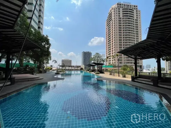 คอนโด ให้เช่าในSathon, Bangkok - สระว่ายน้ำกลางแจ้งสไตล์รีสอร์ทพร้อมศาลาหลังคาและวิวเมืองสาทร