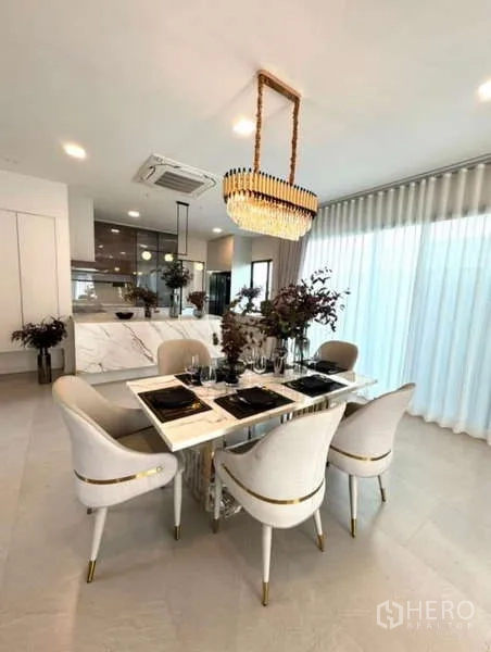 บ้าน ให้เช่าในSamut Prakan - โซนทานอาหารเปิดเชื่อมครัวสมัยใหม่พร้อมไอส์แลนด์หินอ่อน