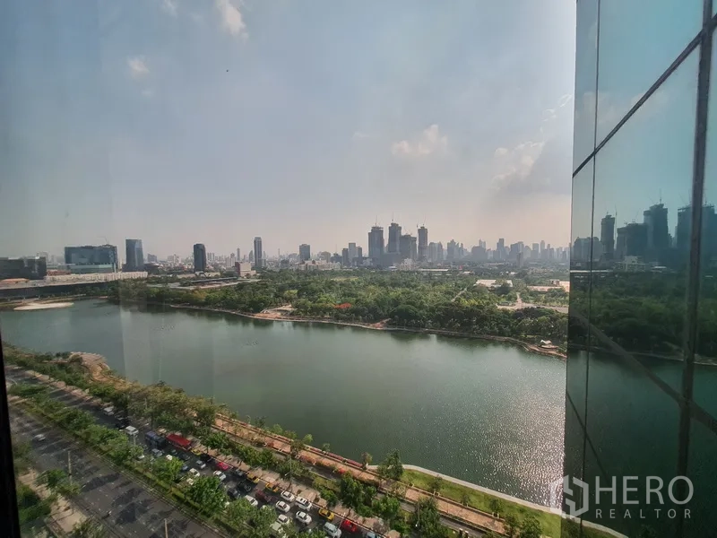 Office Space for rent in Khlong Toei, Bangkok - High-floor city and park lake view through large windows.