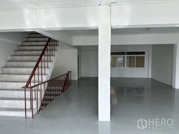 Factory for rent in Bang Sao Thong, Samut Prakan - Open-plan workspace with stairway and interior window partition suitable for meeting room.
