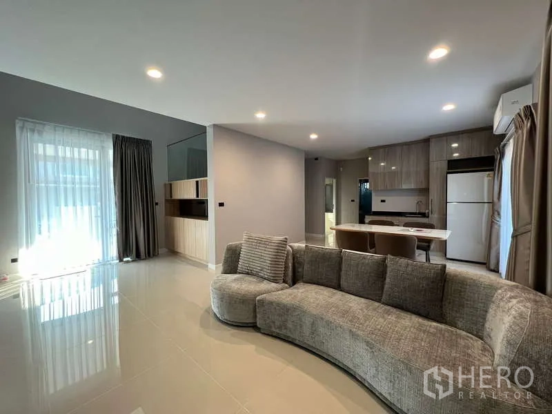 Detached House for rent in Bang Kapi, Bangkok - Living room view toward the kitchen with built-in cabinetry and island dining.