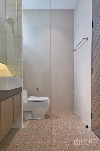 Detached House for rent in Watthana, Bangkok - Bathroom with walk-in shower and terrazzo-style floor tiles.