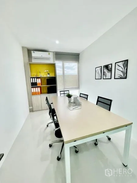 Warehouse for sale in Lam Luk Ka, Pathum Thani - Compact meeting room with table, office chairs, storage shelving and air‑conditioning.