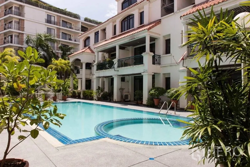 Townhouse for sale - Communal swimming pool with round jacuzzi and townhouse facade.