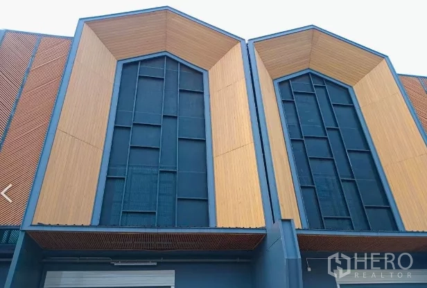 Warehouse for rent in Mueang Samut Sakhon, Samut Sakhon - Close-up of twin gabled fronts with light wood cladding and tall windows above a roller shutter door.