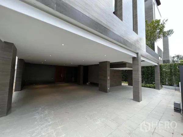 Detached House for rent or sale in Yan Nawa, Bangkok - Covered multi-car carport beneath the house with ceiling downlights.