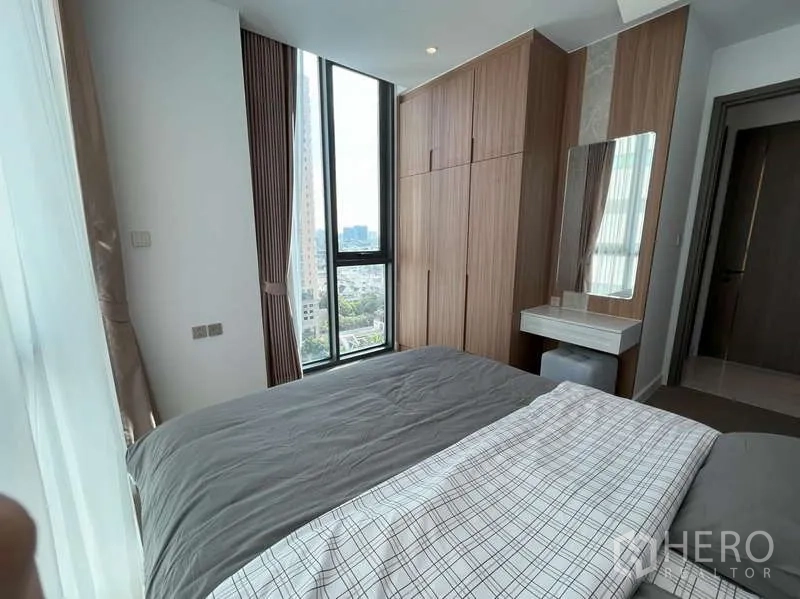 Condominium for rent or sale in Sathon, Bangkok - Bedroom with floor-to-ceiling windows, ample natural light and city outlook.
