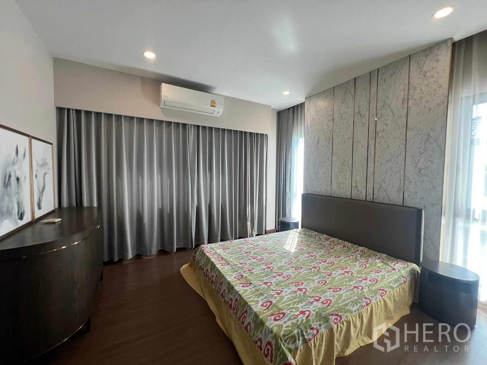 Detached House for rent or sale in Prawet, Bangkok - Bedroom with feature wall, large windows and air conditioning.