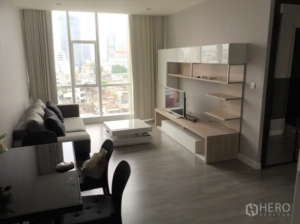 Condominium for rent in Bang Rak, Bangkok - Living room with floor-to-ceiling windows, skyline view, and built-in TV cabinet in Bang Rak, Bangkok.