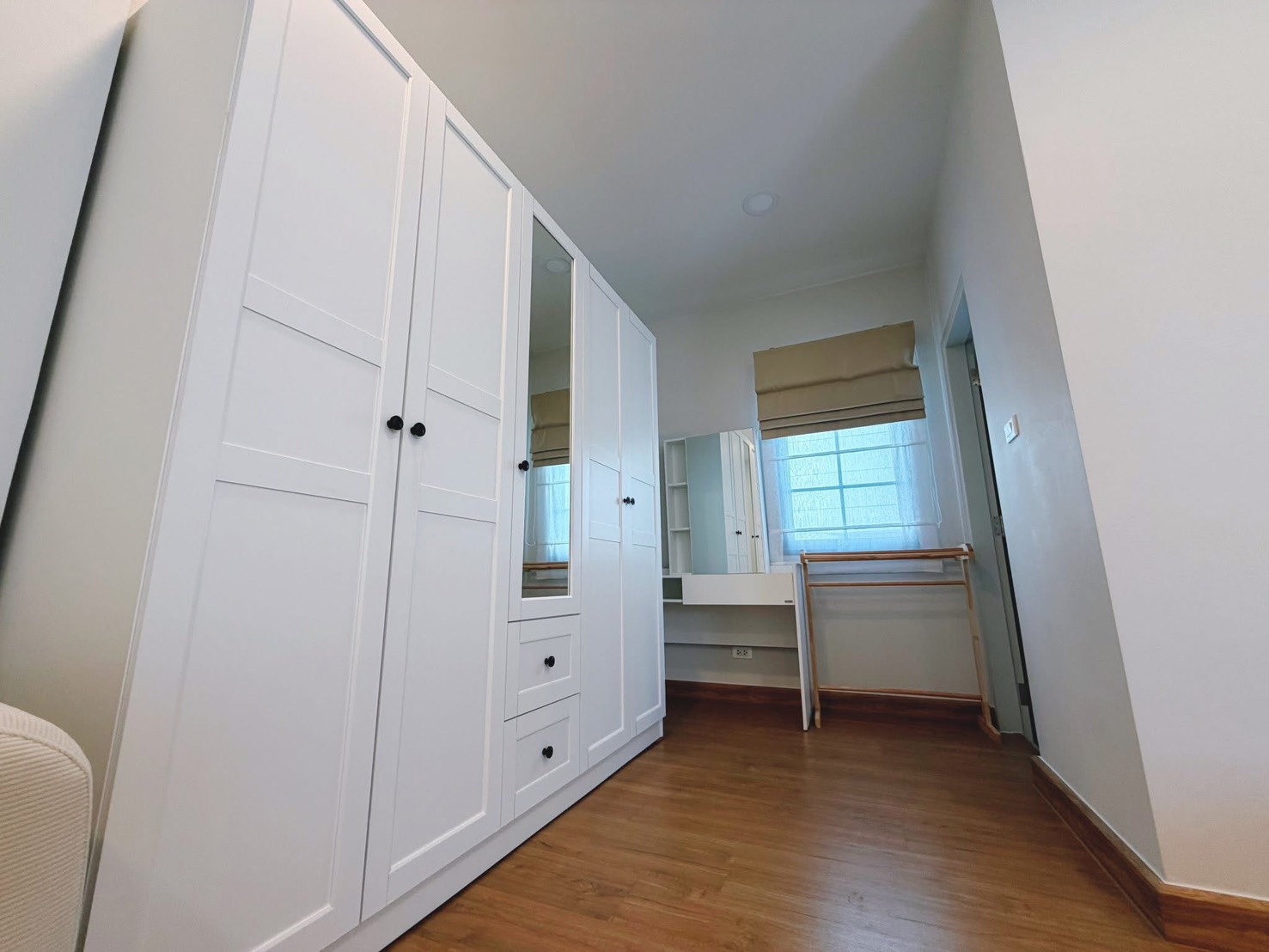 Detached House for rent in Bang Phli, Samut Prakan - Walk-in closet area with tall white wardrobes, vanity and window blinds.