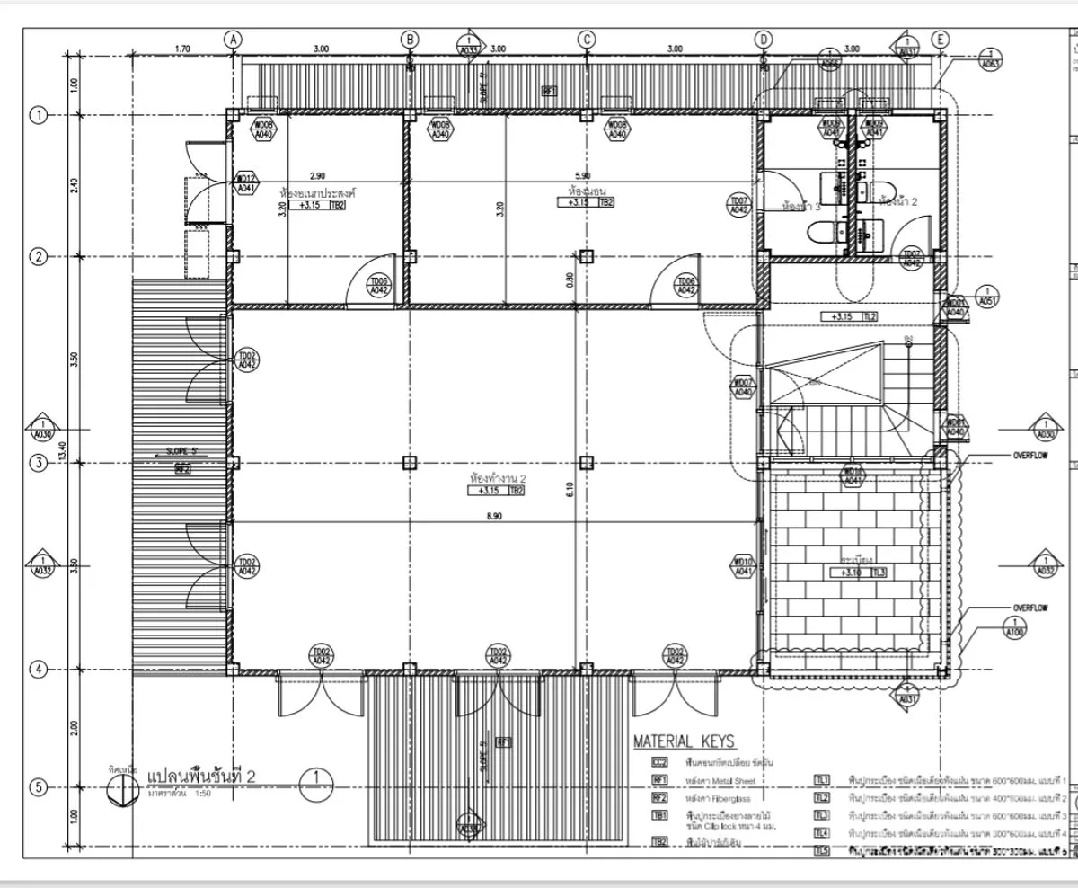带办公室的家 出租在Lat Phrao, Bangkok - 二层建筑平面图，标示大开间与楼梯核心。