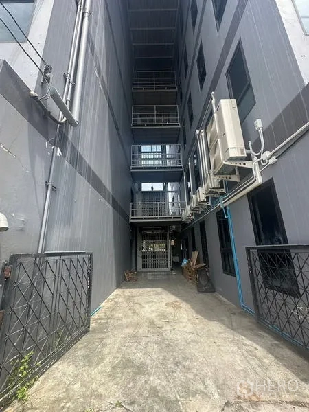 Warehouse for rent in Bang Phli, Samut Prakan - Side passage for container access with external platforms and utilities.