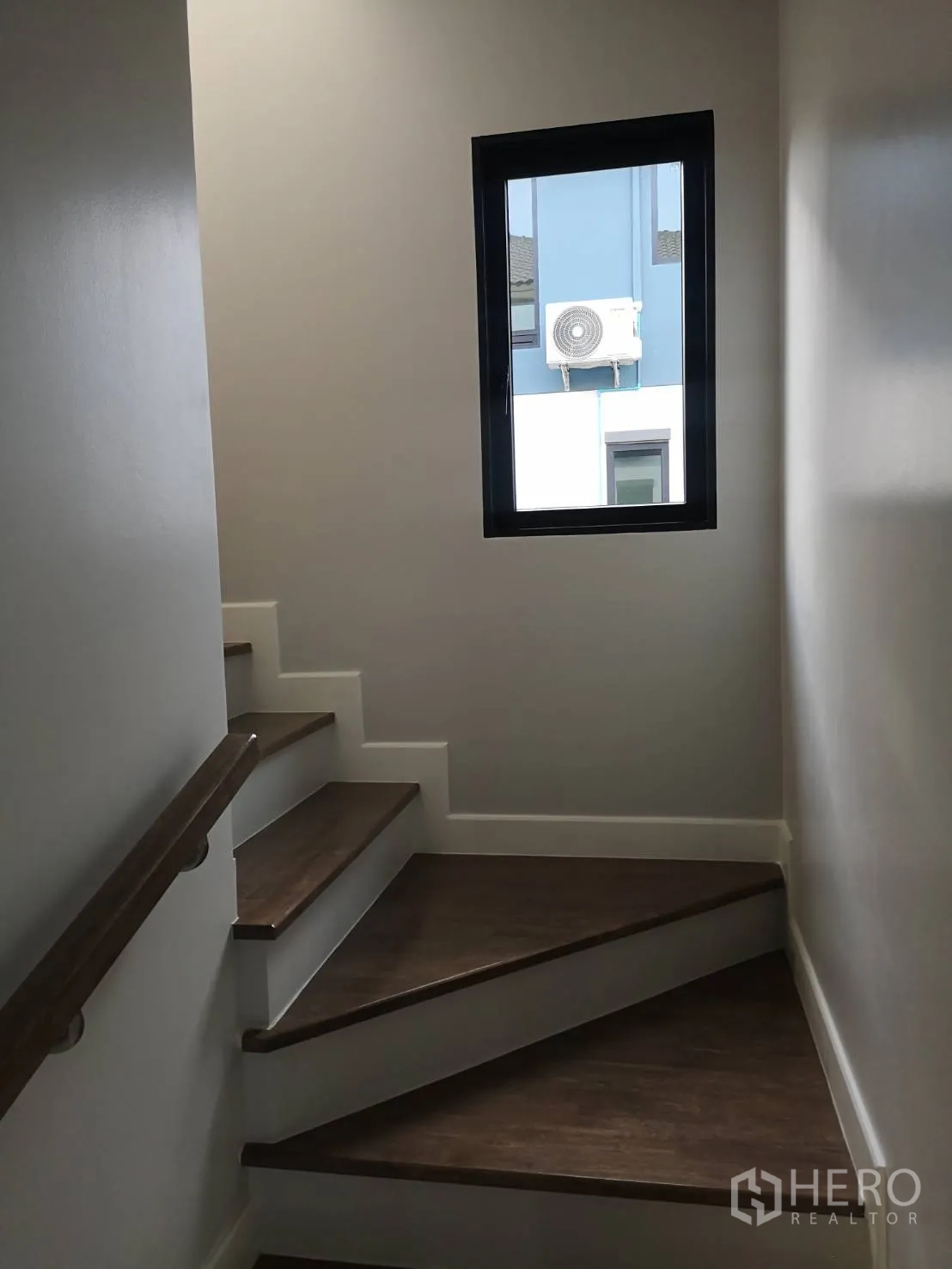 Detached House for sale in Lam Luk Ka, Pathum Thani - Stairwell with small window and wood steps allowing natural light.