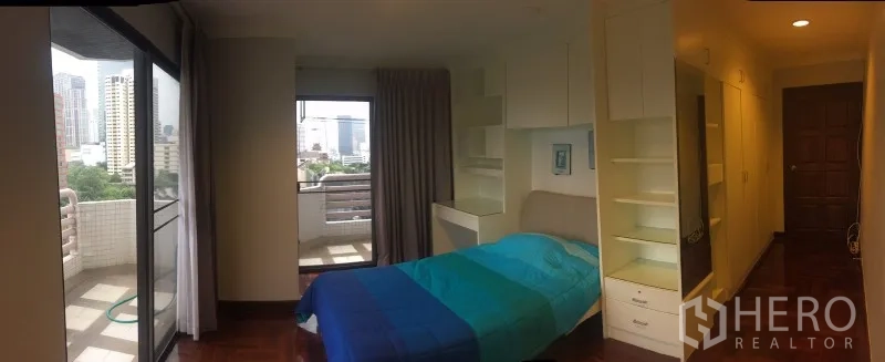คอนโด ให้เช่าหรือขายในWatthana, Bangkok - ห้องนอนเดี่ยวแบบพาโนรามา มีตู้บิวท์อินและมุมมองระเบียง