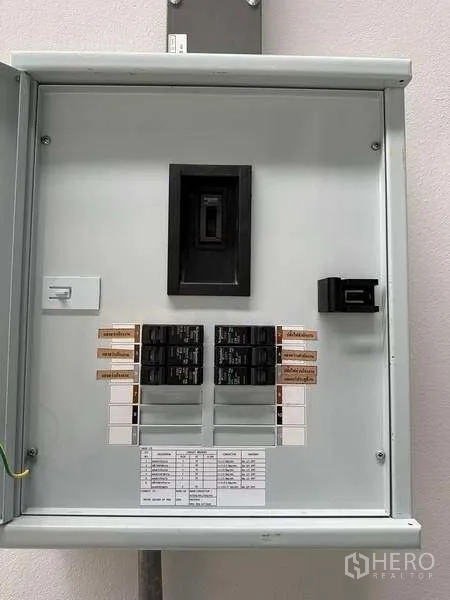 工厂 出租在Bang Phli, Samut Prakan - 厂内电气配电箱与断路器