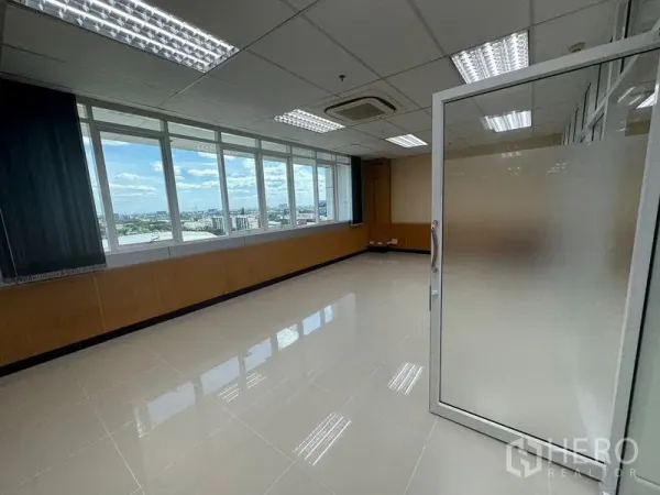 Office Space for rent in Suan Luang, Bangkok - Bright office with wide windows, city views, glossy tiled floor, and ceiling cassette air-conditioning.