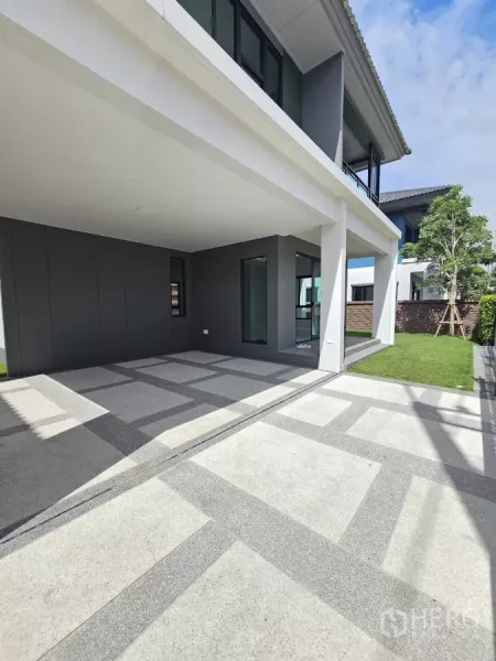 Detached House for sale in Lam Luk Ka, Pathum Thani - Covered two-car carport and patterned concrete driveway.