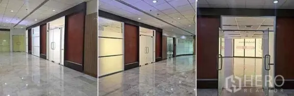 办公空间 出租在Phaya Thai, Bangkok - 大理石走廊与木质墙面，通往办公室的玻璃双开门入口。