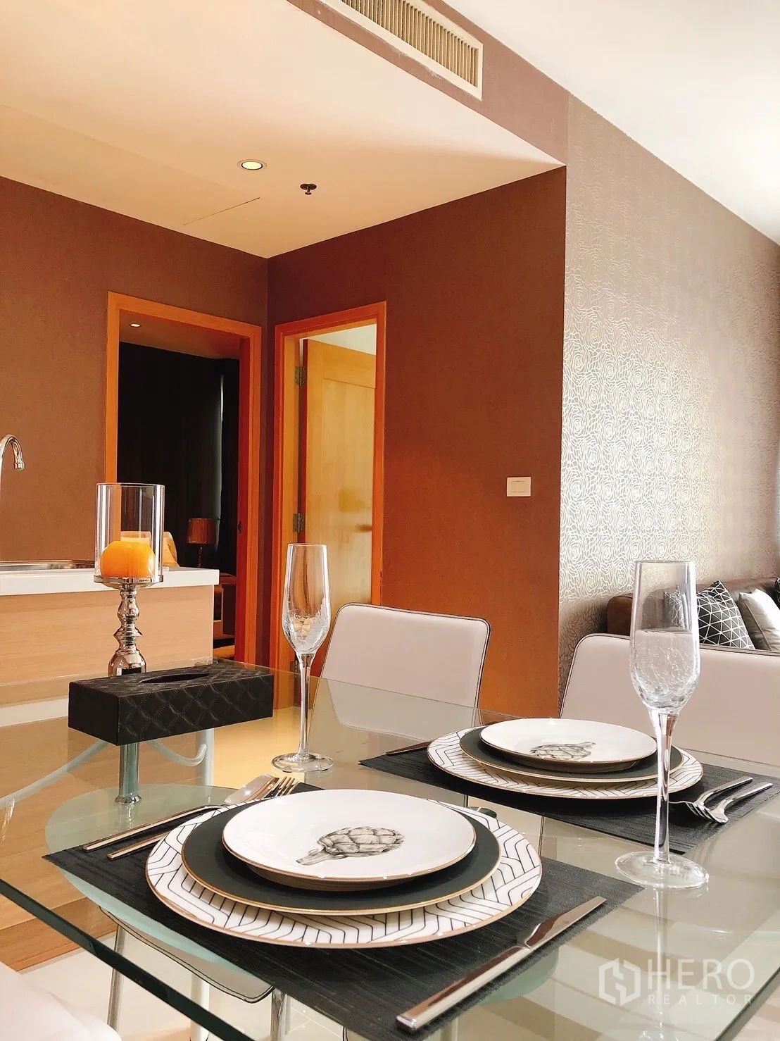 Condominium for rent in Khlong Toei, Bangkok - Table setting with glassware on a glass-top dining table facing the living room.